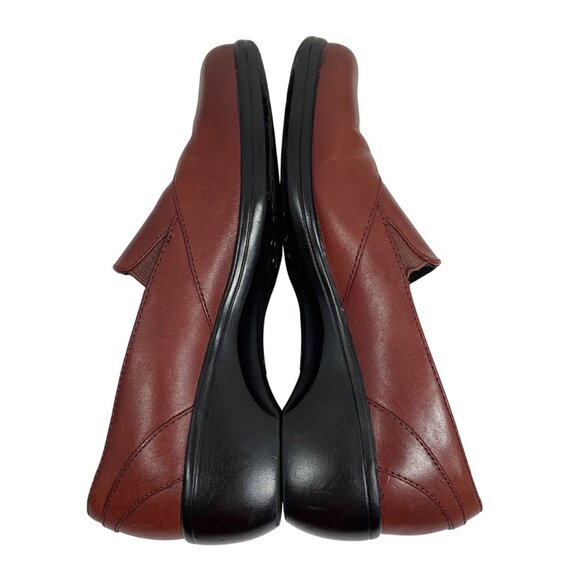 Clarks Women Red Leather Slip-On Loafers Clogs Comfortable Non-Slip Shoes SZ 6.5 - Picture 4 of 8